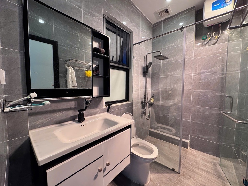 Siêu Hiếm ! Chỉ hơn 8 tỷ. Nhà 6T thang máy. Cách 1 nhà ra mặt phố Ngọc Lâm, 2 nhà ra Hồ, view hồ 3