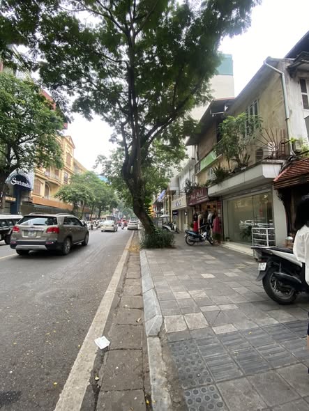 Mặt Tiền 8M Mặt phố Hòa Mã 5 Tầng 53 Tỷ Sổ Đỏ Chính Chủ Vuông