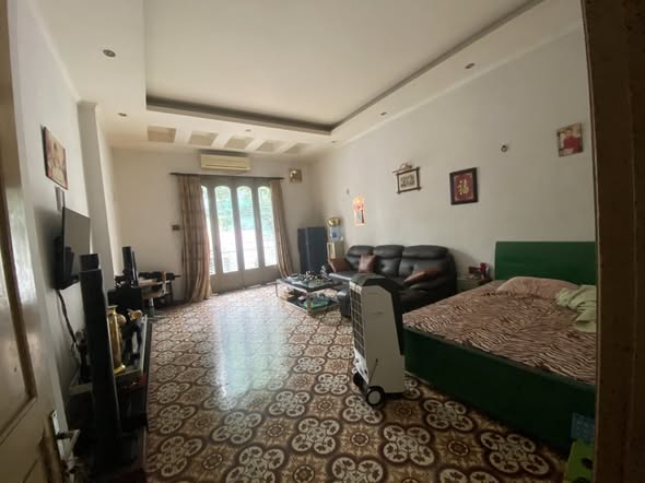 Mặt Tiền 8M Mặt phố Hòa Mã 5 Tầng 53 Tỷ Sổ Đỏ Chính Chủ Vuông 2