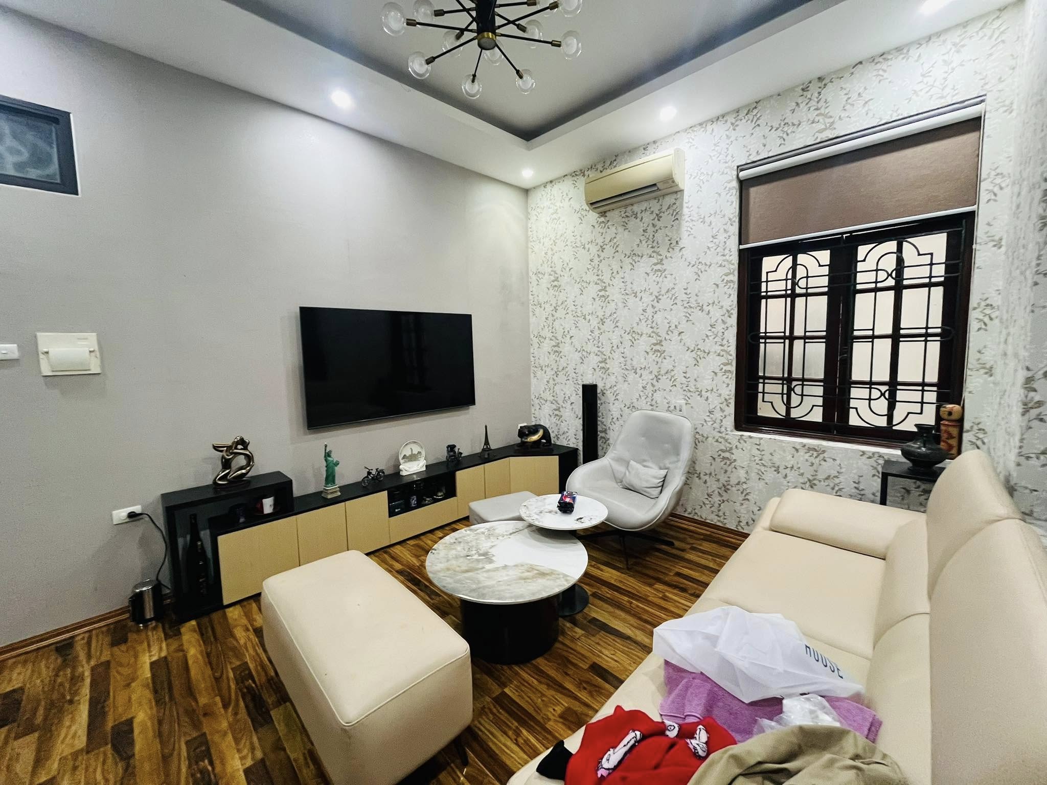 Mặt Phố Quán Thánh Mặt Tiền 5M 3 Tầng 22 Tỷ SDCC Vỉa Hè Rộng Đẹp 2