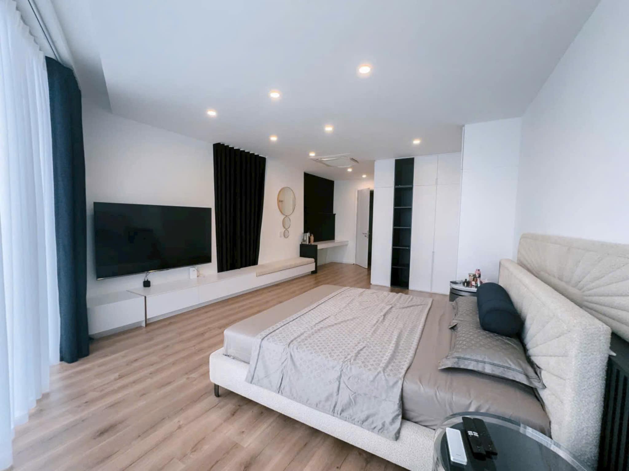 Mặt Phố Hào Nam 9 Tầng 1 Hầm 105M2 MT 6M 63,5 Tỷ Có Dòng Tiền 2