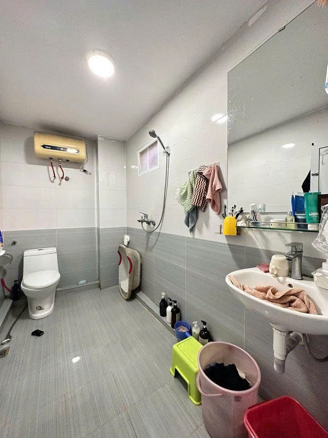 Bán nhà đẹp 3 tầng mặt phố Chiến Thắng, 69m2, mặt tiền rộng 4,3m, lô góc, kinh doanh sầm uất, 5