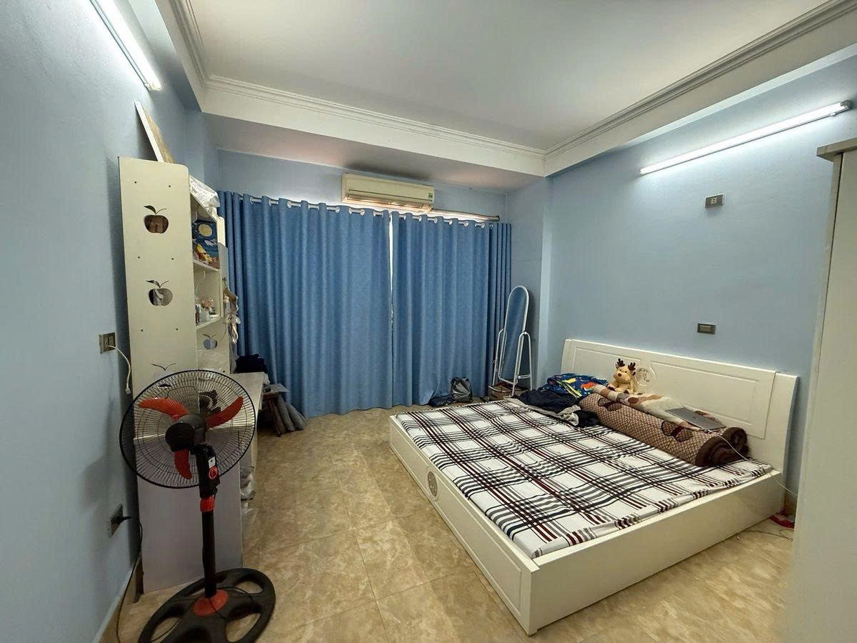 Hiếm nhà đẹp 5 tầng mặt phố Bà Triệu, 72m2, mặt tiền rộng 4m, vị trí đẹp, kinh doanh tốt, giá 23.5 5