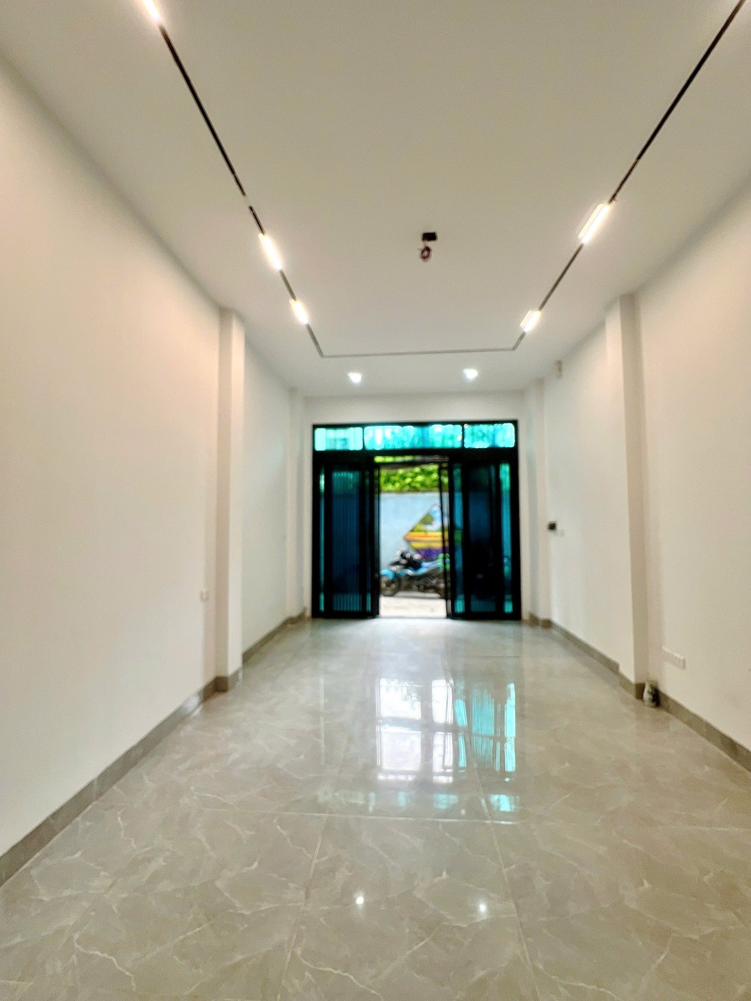 BÁN NHANH NHÀ KHUẤT DUY TIẾN THANH XUÂN, PHÂN LÔ OTO ĐỖ CỬA, 55M 5 TẦNG, CHỈ 18.X TỶ 3