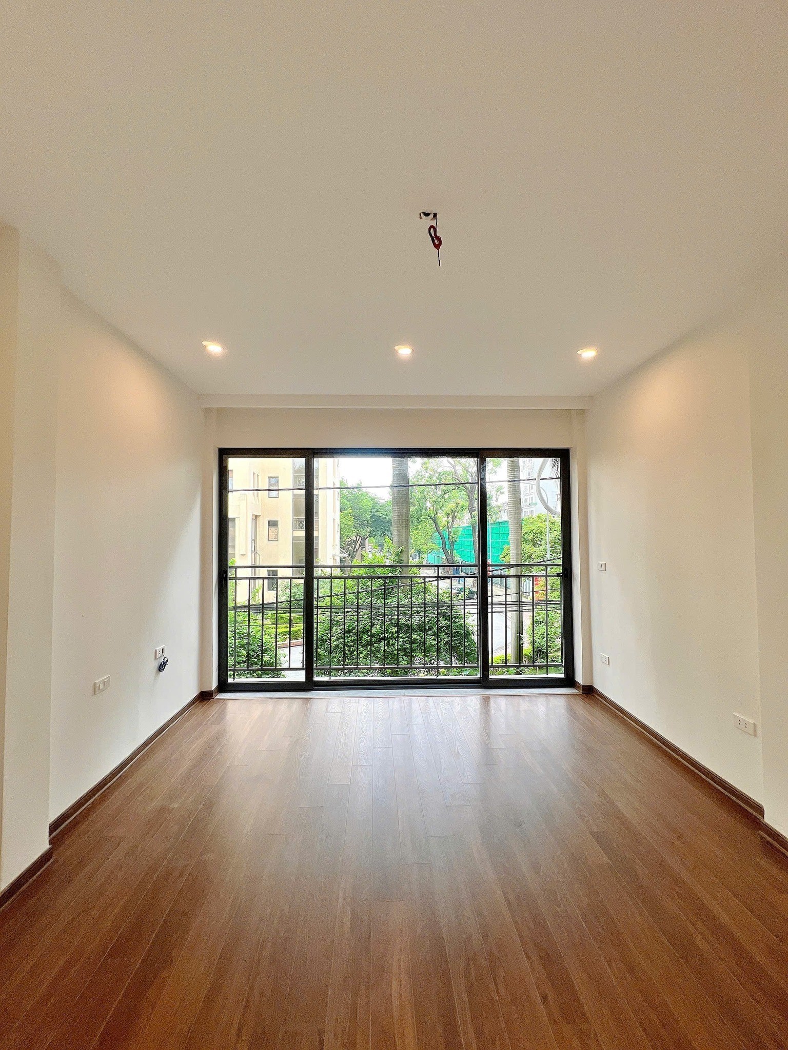 BÁN NHANH NHÀ KHUẤT DUY TIẾN THANH XUÂN, PHÂN LÔ OTO ĐỖ CỬA, 55M 5 TẦNG, CHỈ 18.X TỶ 5