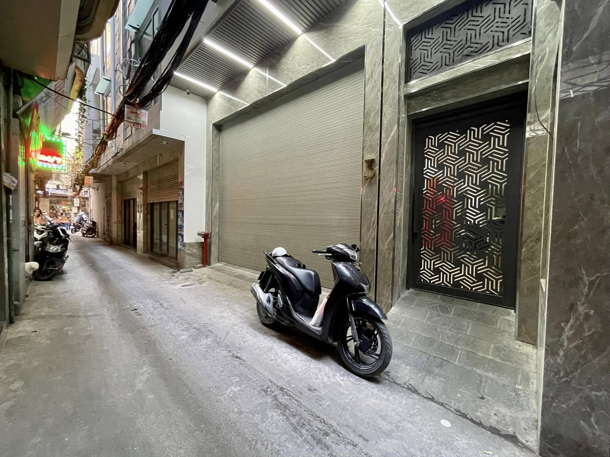 Apartment Chùa Láng  140M2 37.8 Tỷ Cách Ô TÔ 5M Vị Trí Đẹp Dòng Tiền 170Tr/th