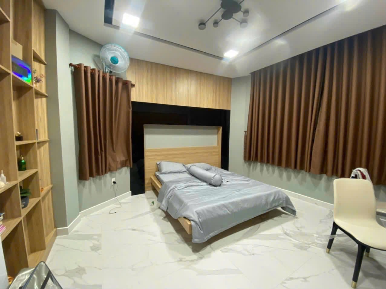 Nhà 3 mặt tiền mặt tiền Lý Thánh Tông, p Hiệp Tân dt 70m2 , 3 lầu , 4pn , 4wc giá 13 tỷ 3