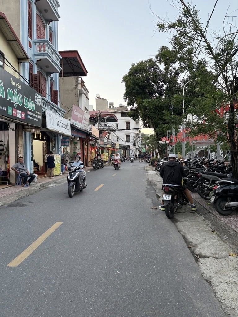 Bán nhà Mặt phố Ô Cách. Trung tâm Việt Hưng. 66m x 4m2. Chỉ 14t còn tl 2