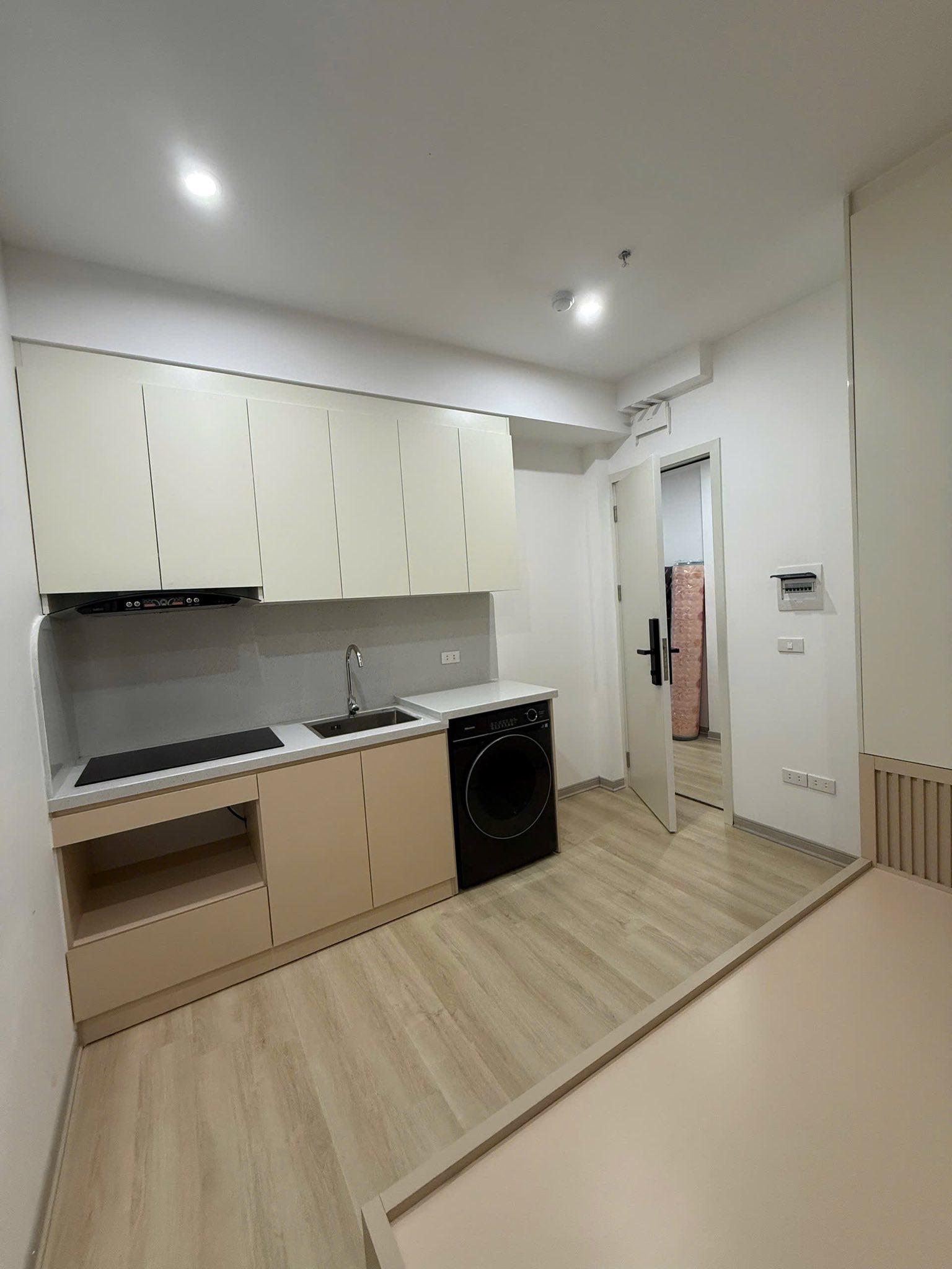 Apartment Chùa Láng  140M2 37.8 Tỷ Cách Ô TÔ 5M Vị Trí Đẹp Dòng Tiền 170Tr/th 2