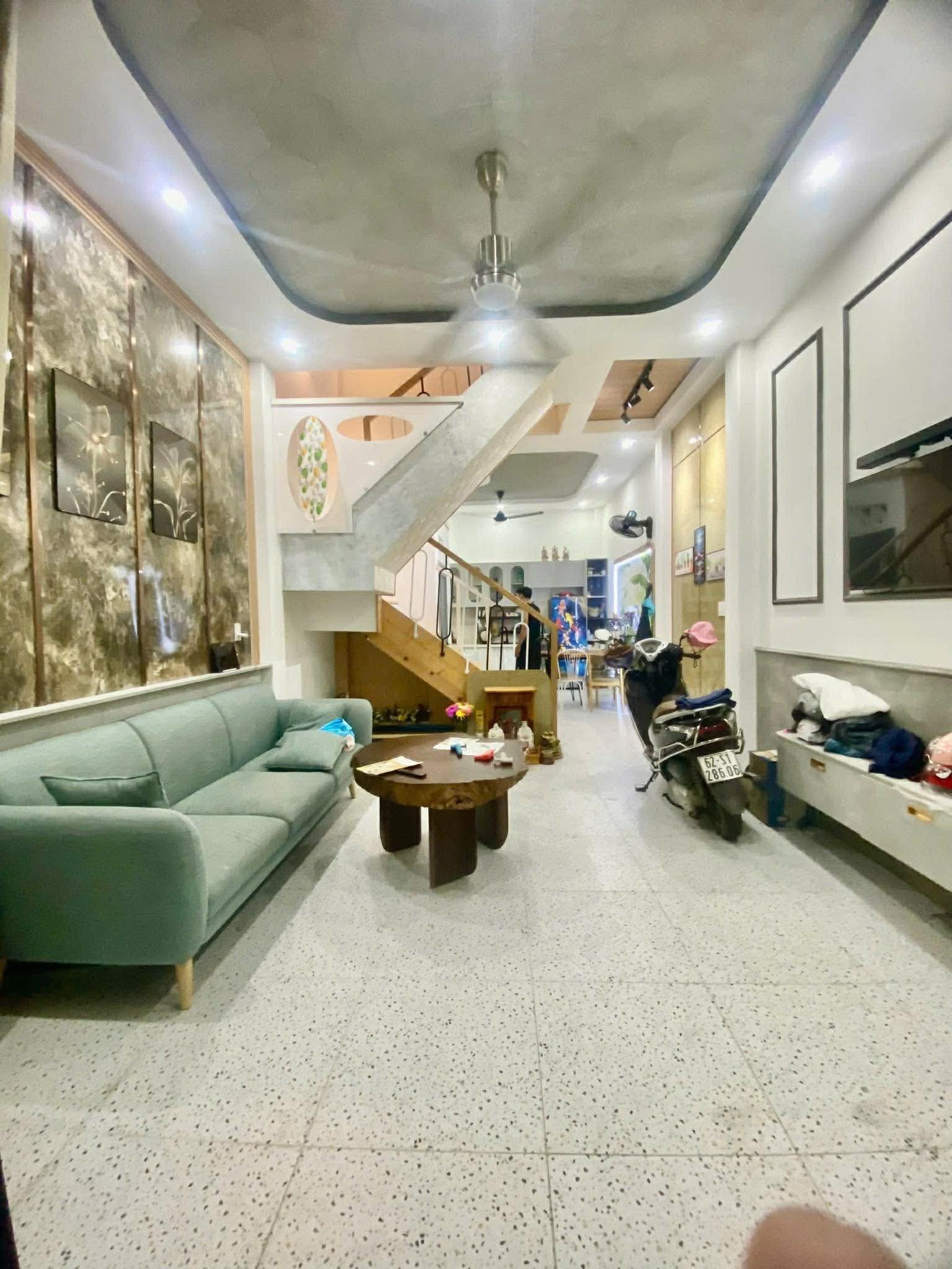 SIÊU PHẨM NHÀ 4 TẦNG SANG TRỌNG HXH GẦN CHỢ, BẾN XE BUÝT HIỆP THÀNH, QUẬN 12..