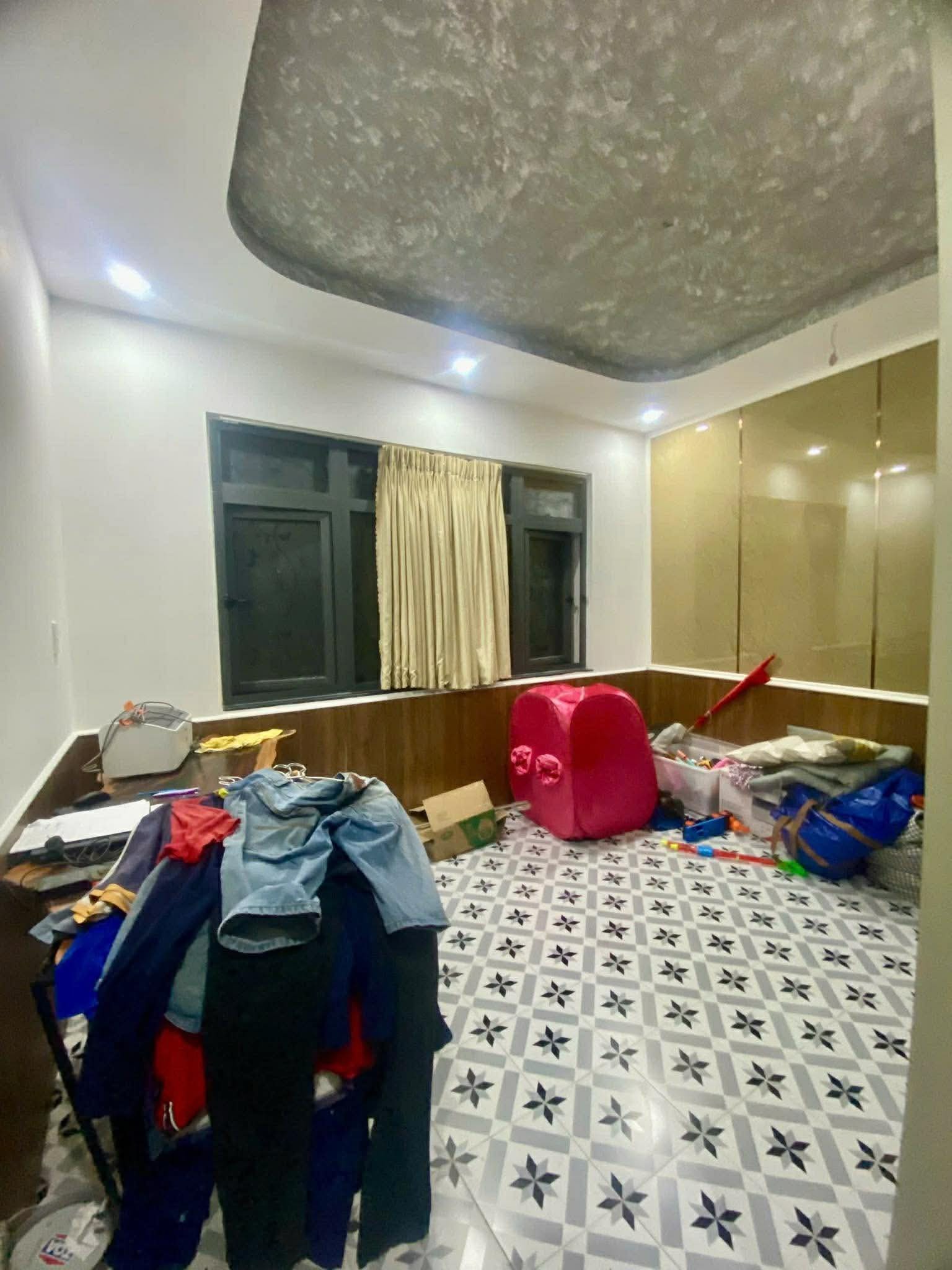 SIÊU PHẨM NHÀ 4 TẦNG SANG TRỌNG HXH GẦN CHỢ, BẾN XE BUÝT HIỆP THÀNH, QUẬN 12.. 4