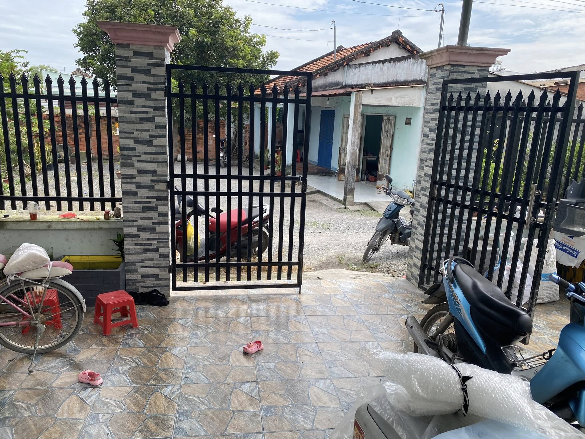 Bán nhà đẹp  xã Tân Thạnh Đông , Cù Chi dt 123m2 full thổ , 1 lửng , 2pn , 2wc giá 2,3 tỷ