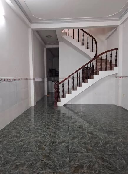 Cho thuê Nhà nguyên căn 1 trệt 2 lầu hẻm 86 Cách Mạng Tháng 8