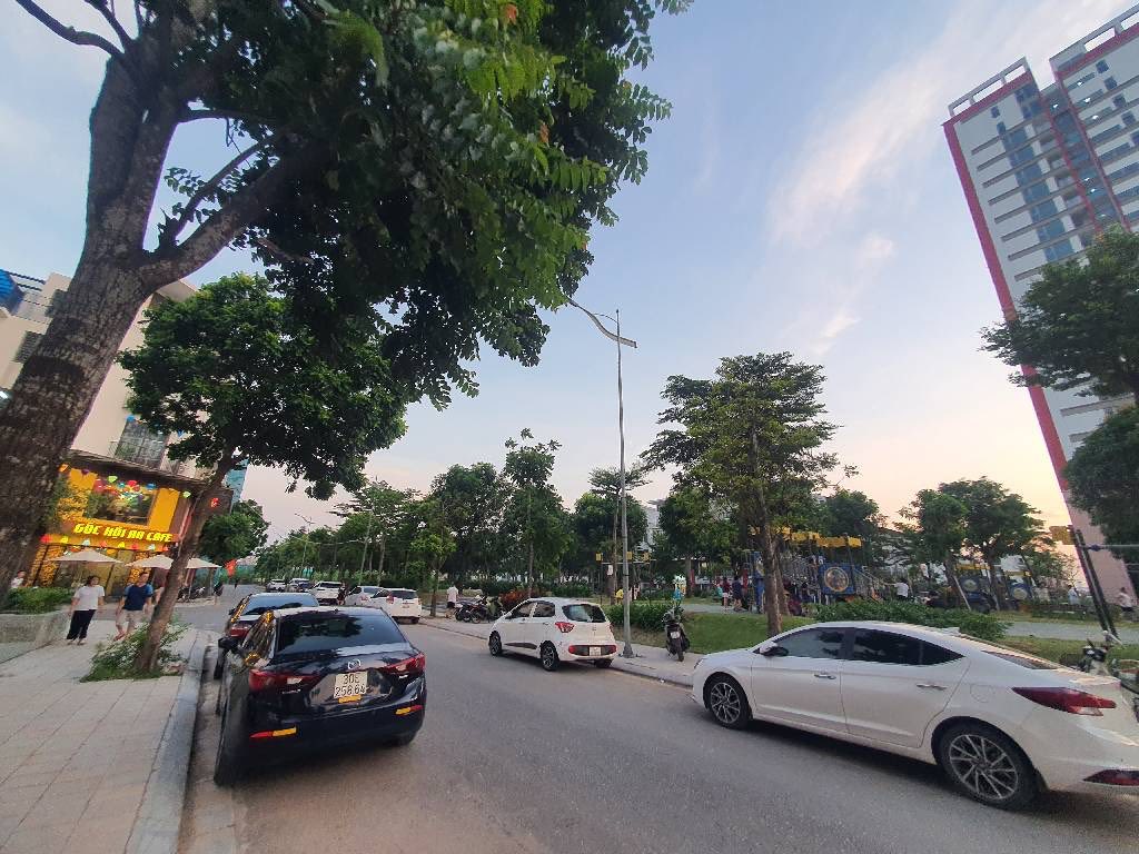 Đất TDC Ngọc Thuỵ 42m x 4m2 hình siêu đẹp. 2 mặt đều oto. 2