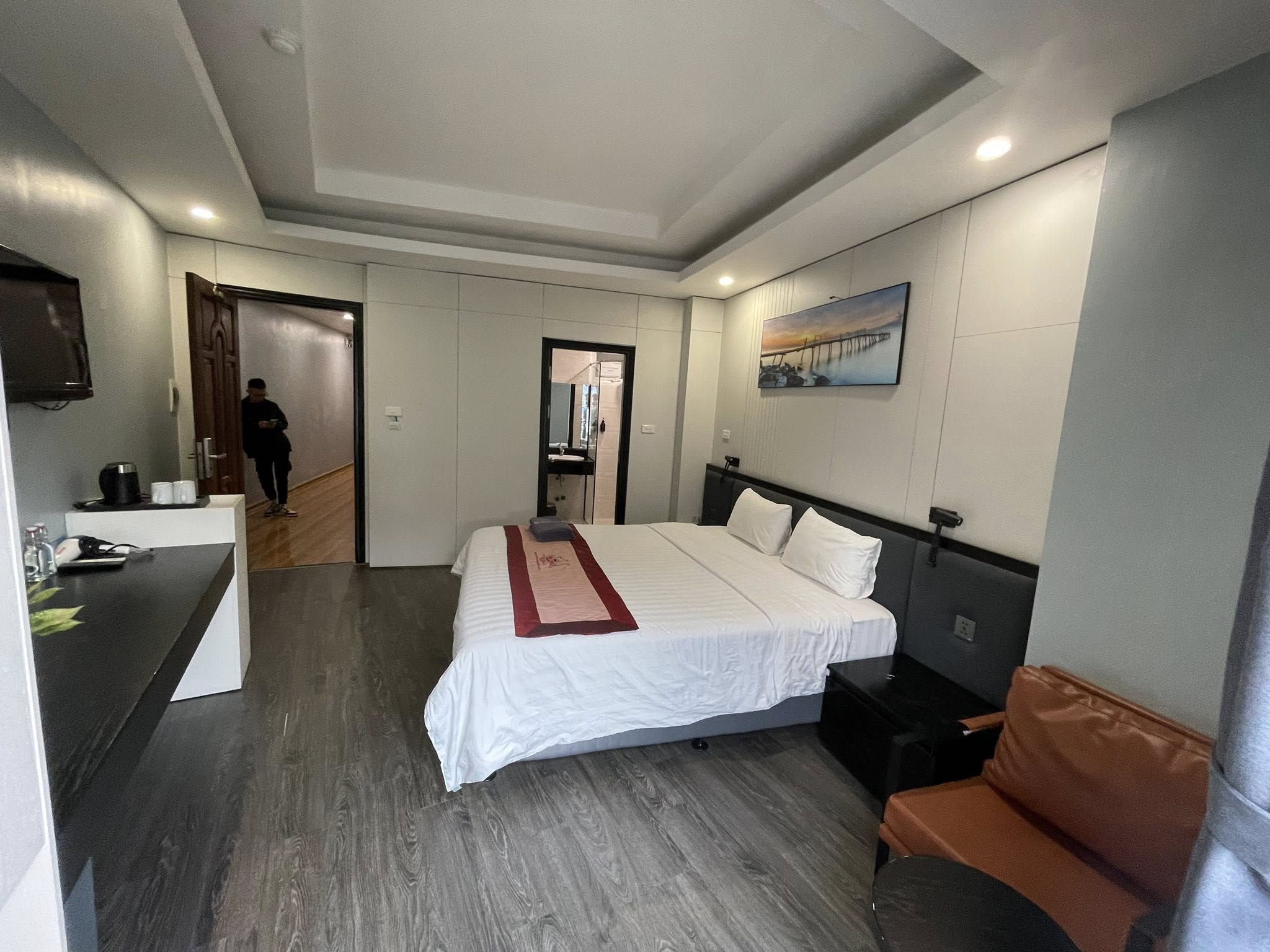 Khách Sạn Trong Lõi Mặt Tiền 7.5M 40 Phòng Rooftop Sky Bar 200 Tỷ PCCC -GPXD Đủ 3