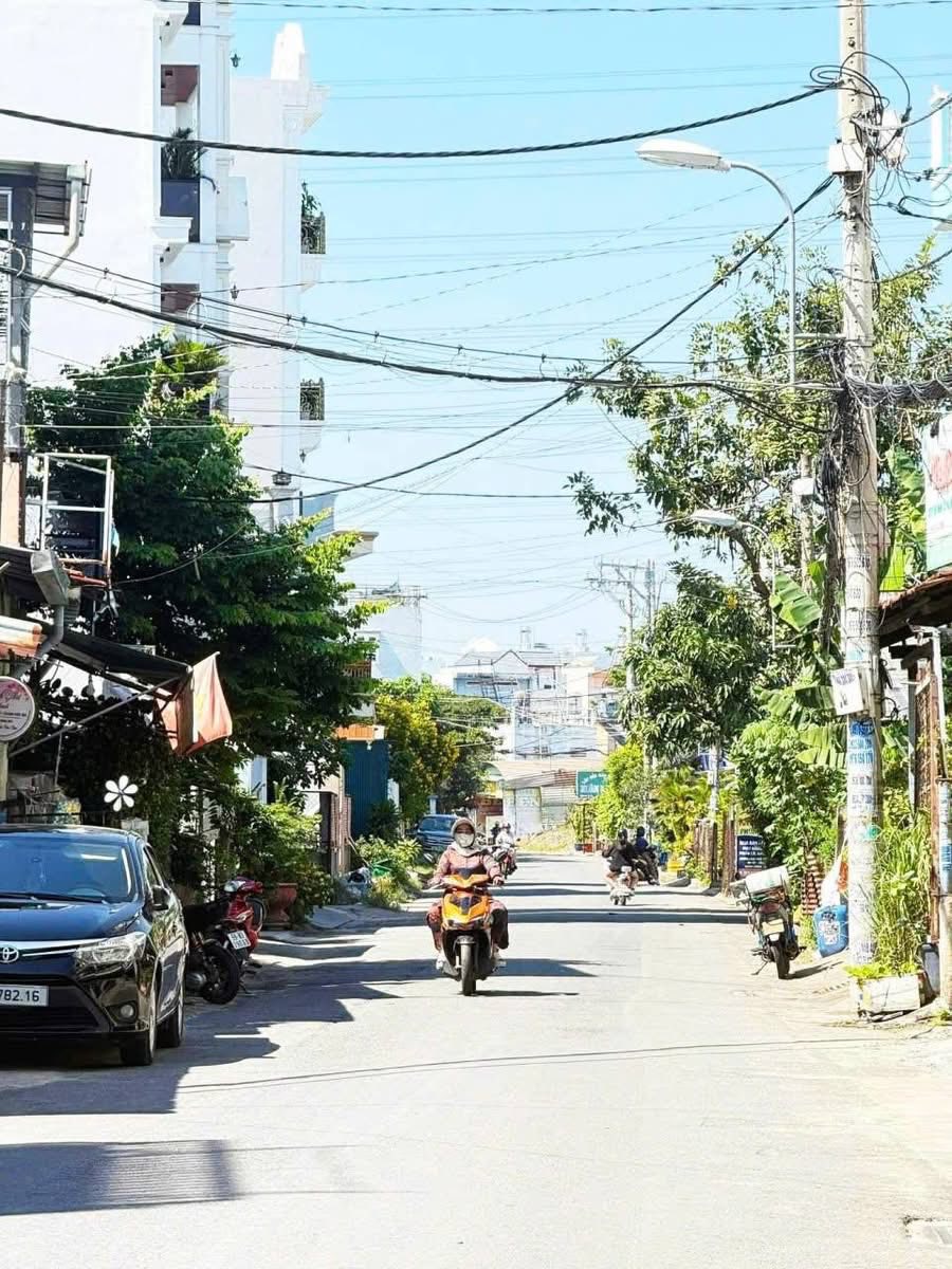 NHÀ 3 TẦNG BTCT ĐẸP 75M2 HXH. KHU VỰC DÂN CƯ SẦM UẤT TRẦN THỊ NĂM. TÂN CHÁNH HIỆP - GẦN BỆNH VIỆN 5