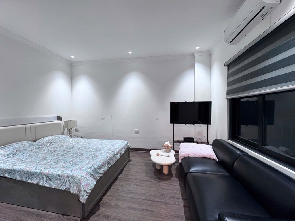 Siêu Hiếm ! Chỉ hơn 8 tỷ. Nhà 6T thang máy. Cách 1 nhà ra mặt phố Ngọc Lâm, 2 nhà ra Hồ, view hồ 4