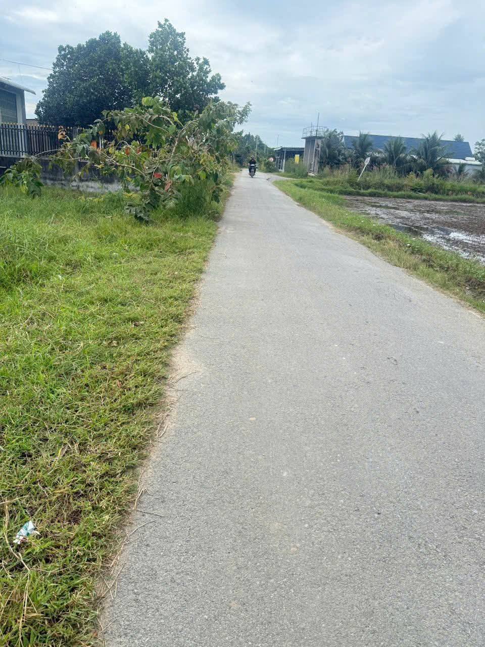 Bán đất thổ cư mt đường Xóm Gò , xã Đức Lập Hạ dt 430m2 giá 2,8 tỷ 2