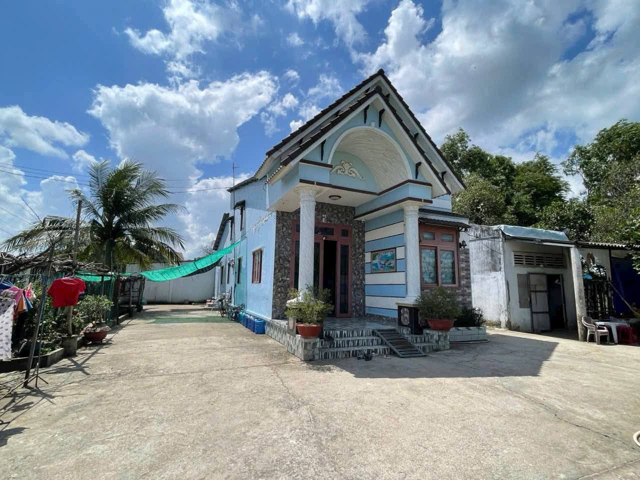 Bán nhà vườn mái thái xã Thanh Phú, Bến Lức tdt 1000m2 ( có 300m2 thổ cư ) giá giảm còn 5,3 tỷ