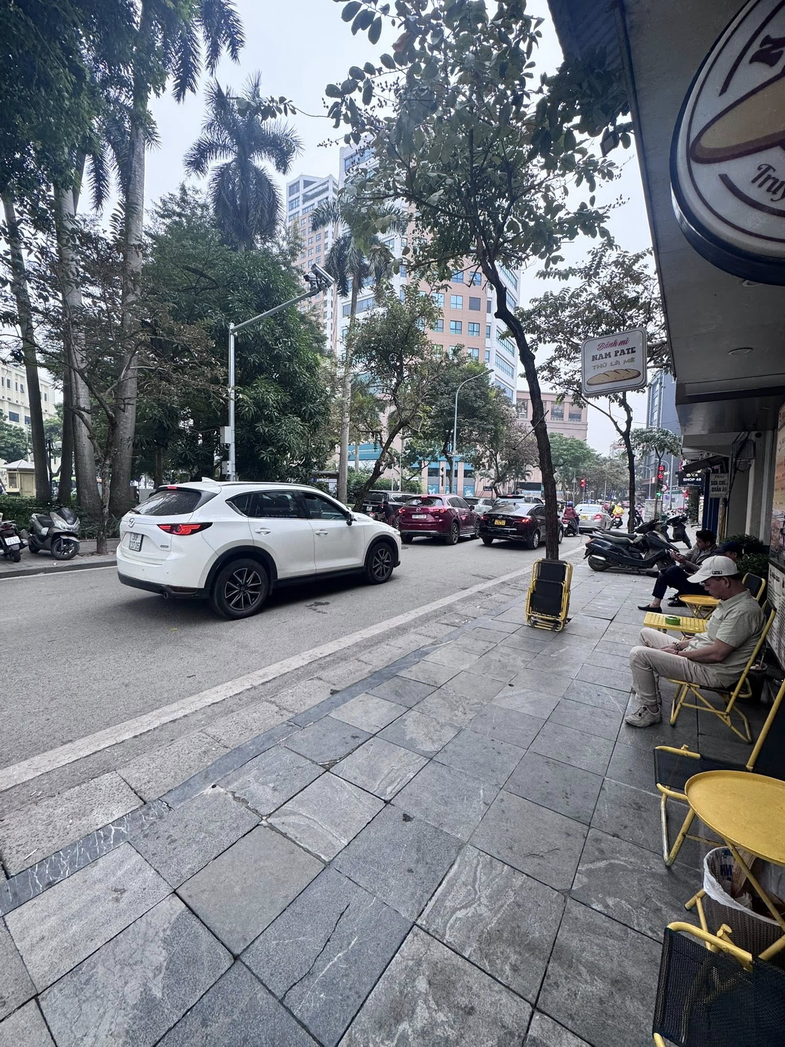 Phố Quán Sứ 5 Tầng Thang Máy 16 Tỷ  3 Thoáng Cách Phố 5M