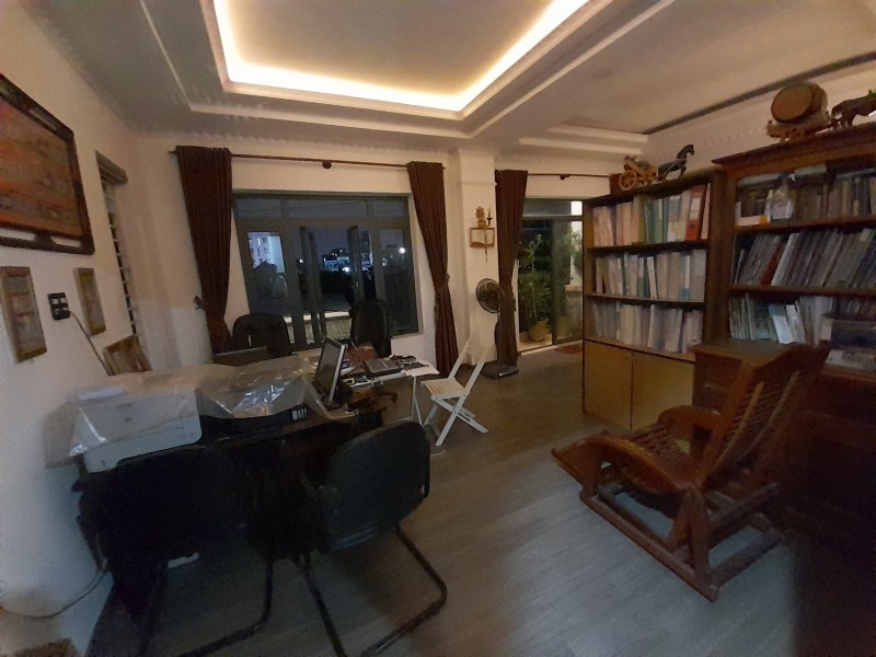 Bán nhà đường số 35, Hiệp Bình Chánh, Thủ Đức, TP HCM. DT 240m2, 3 tầng, 4PN, SHR. Giá 18.9 tỷ. 2