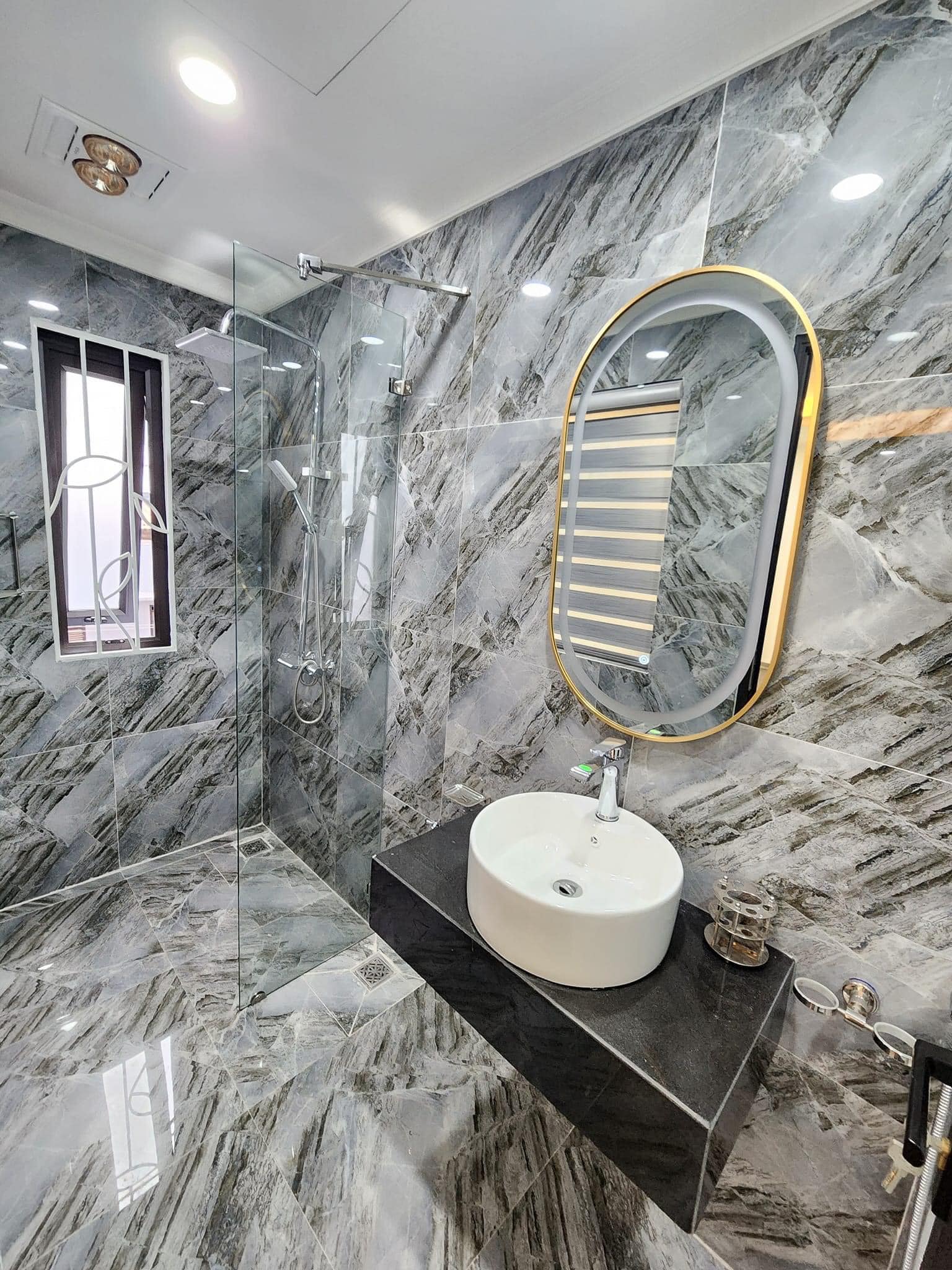 Nhà Hoài Đức 40M 5 Tầng, ô tô đỗ, kinh doanh giá nhỉnh 7 tỷ 5