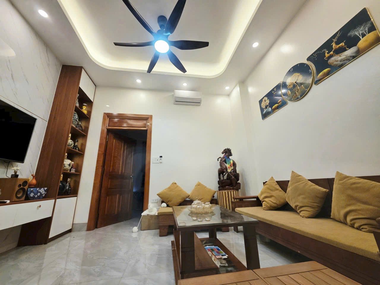 Bán nhà 3 tầng ngõ phố phường Hải Tân, TP Hải Dương, 57.3m2, mt 4m, 4 ngủ, đường oto 6