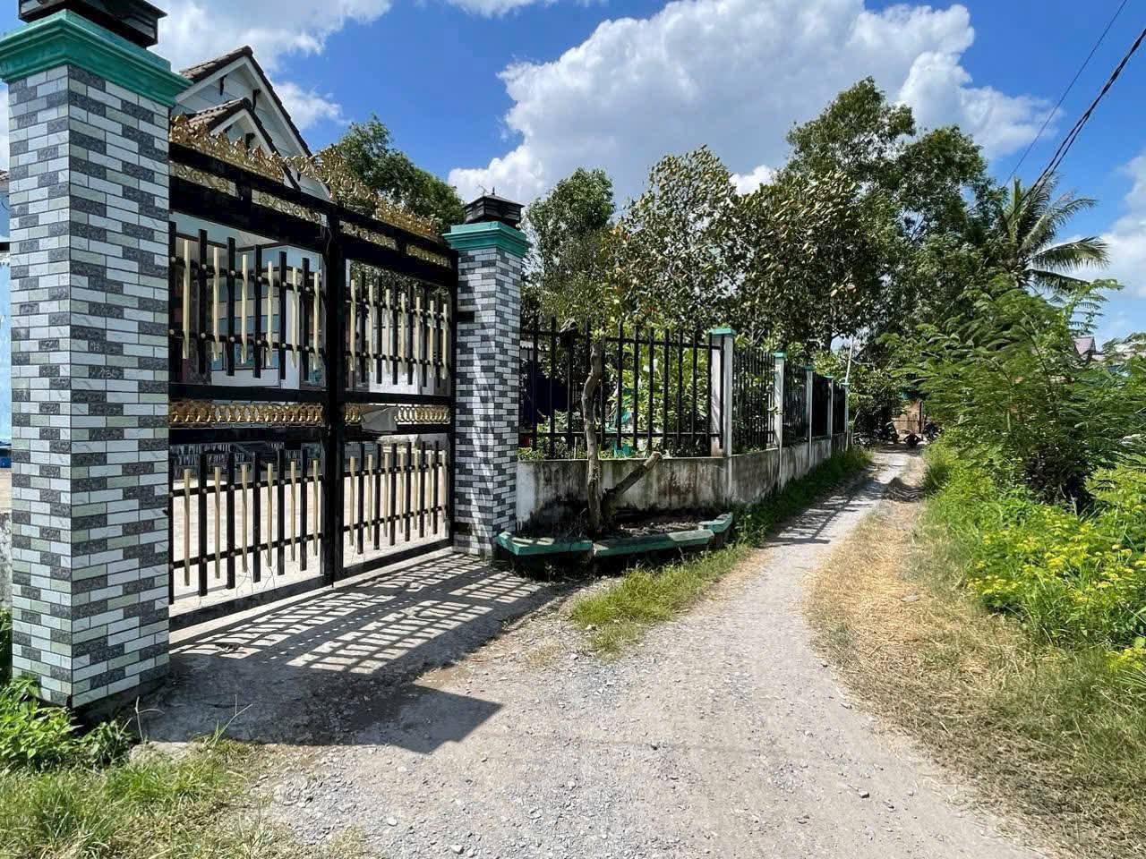 Bán nhà vườn mái thái xã Thanh Phú, Bến Lức tdt 1000m2 ( có 300m2 thổ cư ) giá giảm còn 5,3 tỷ 6