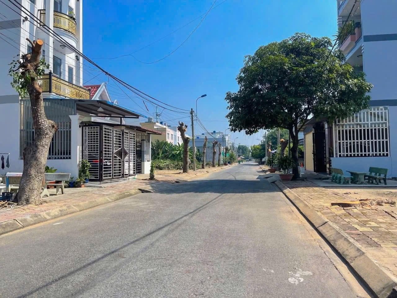 Bán nền thổ cư góc 2 mặt tiền trong KDC Phúc Long, thị trấn Bến Lức dt 140m2 giá 2,3 tỷ 3