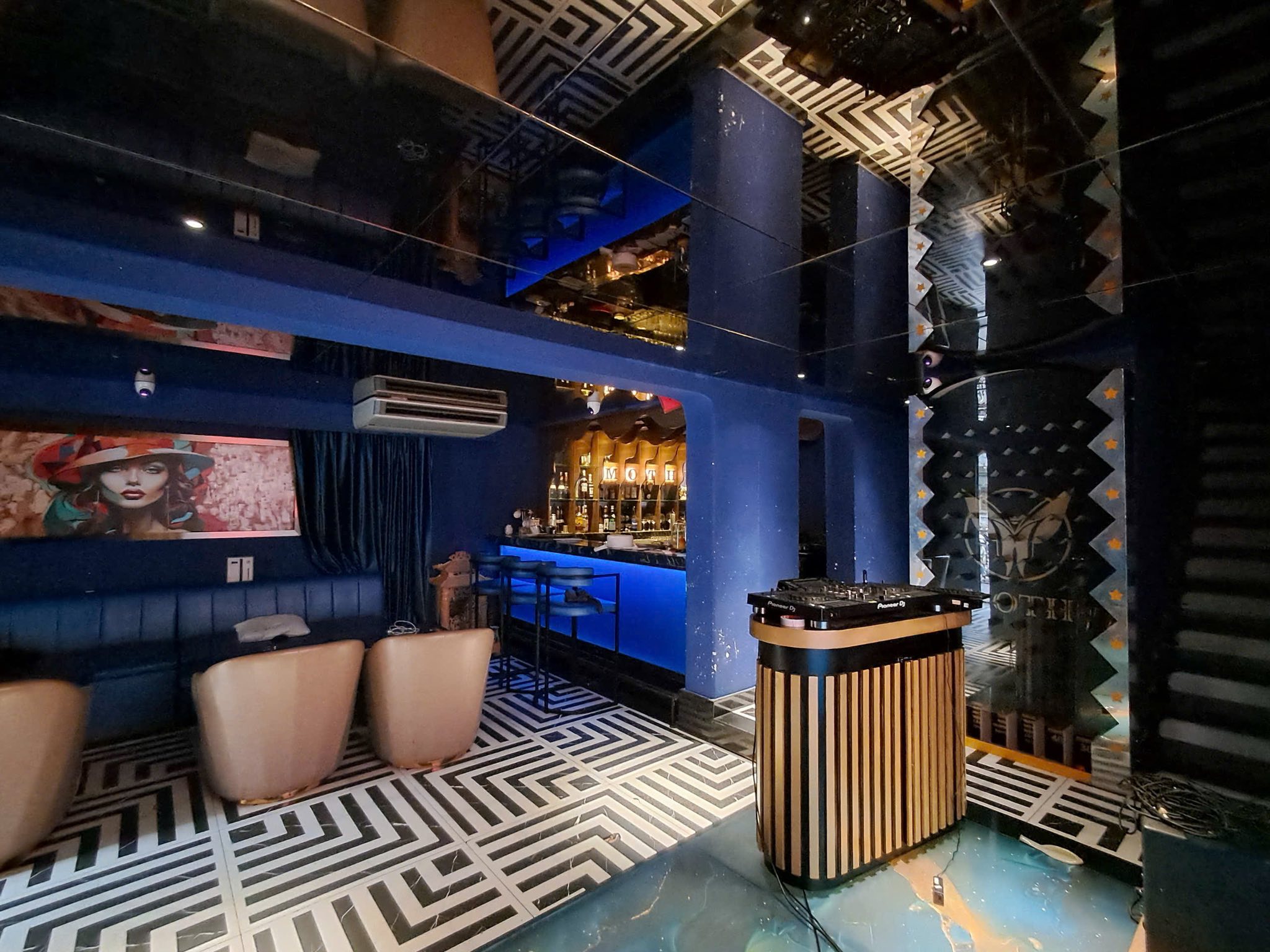 Mặt Tiền 11M Lạc Long Quân Vườn Đào 145M2 76 Tỷ- ô tô tránh dừng