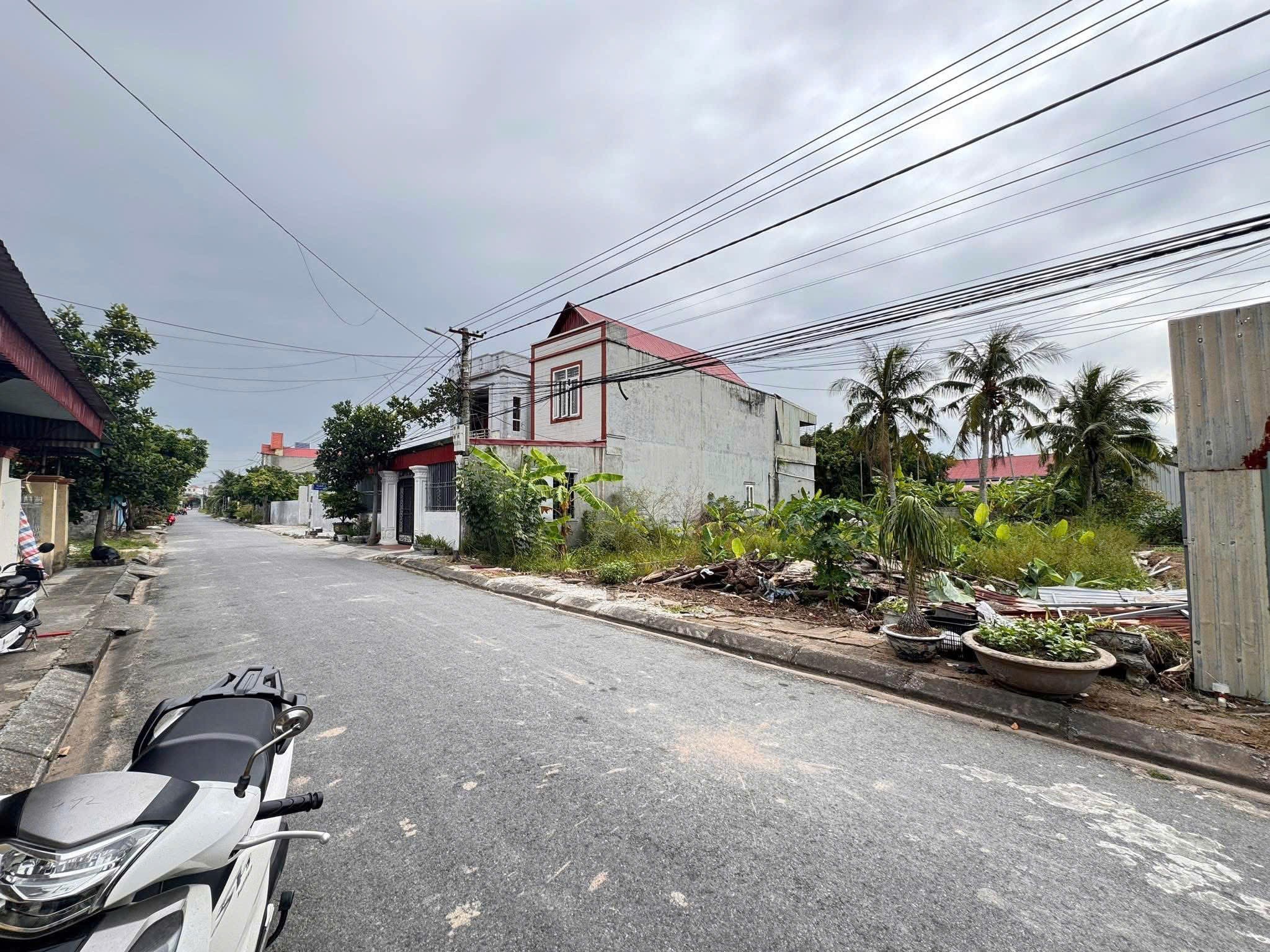 LÔ 250M² – NGANG 10M – CHIA 2 LÔ ĐẸP – ĐƯỜNG 11M TỔ 12 HÒA NGHĨA – GIÁ HIẾM 18,X TRIỆU/M²  ZALO 3