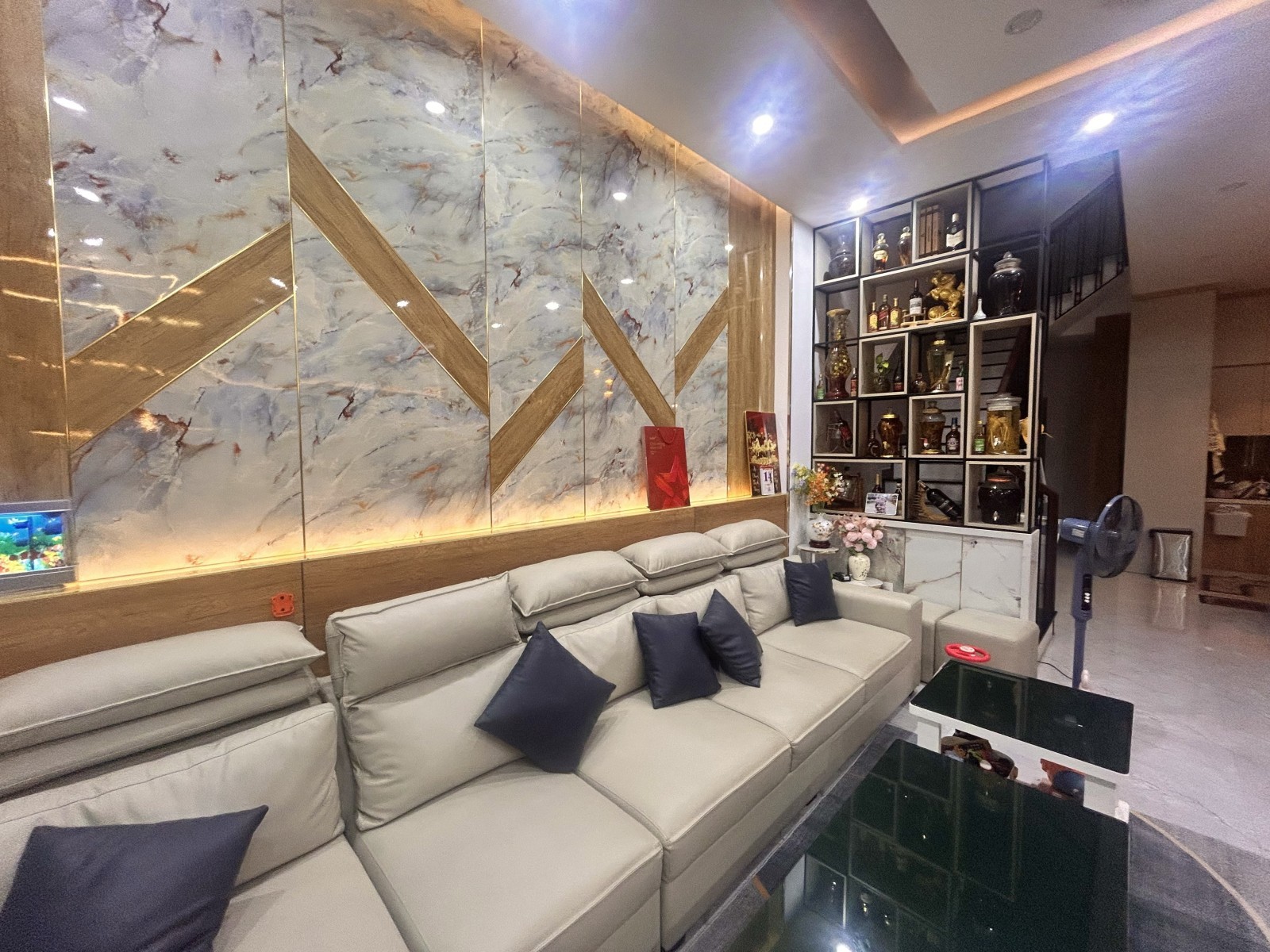 Bán nhà 3 tầng mặt tiền Thanh Lương 9, Hòa Xuân, đường 7m5, giá 9.3 tỷ 2