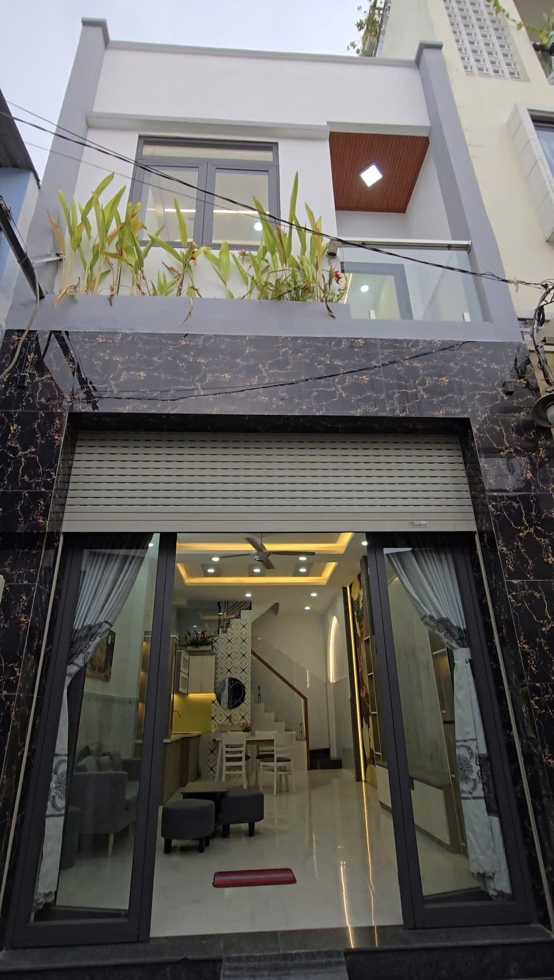 Cần bán 34m2 nhà 4 tầng xây kiên cố, còn rất mới chỉ xách vali về ở, cách mặt đê Ngọc Thụy 40m