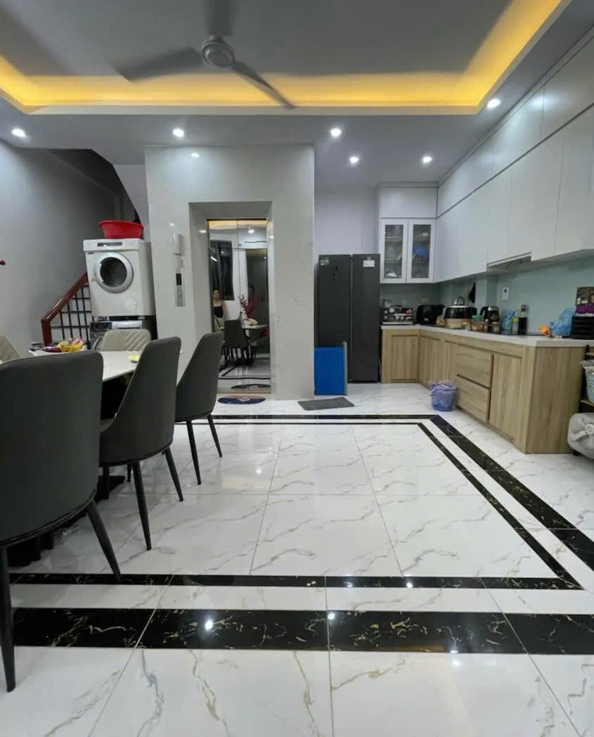 Cho thuê nhà phố Đê Trần Khát Chân, quận Hai Bà Trưng 40m x 4T, 6 PHÒNG giá 12tr