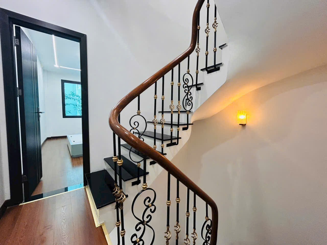 Cho thuê nhà ngõ 109 Quan Nhân, Thanh Xuân 38m x 4T giá 15tr, NHÀ ĐẸP FULL ĐỒ 5