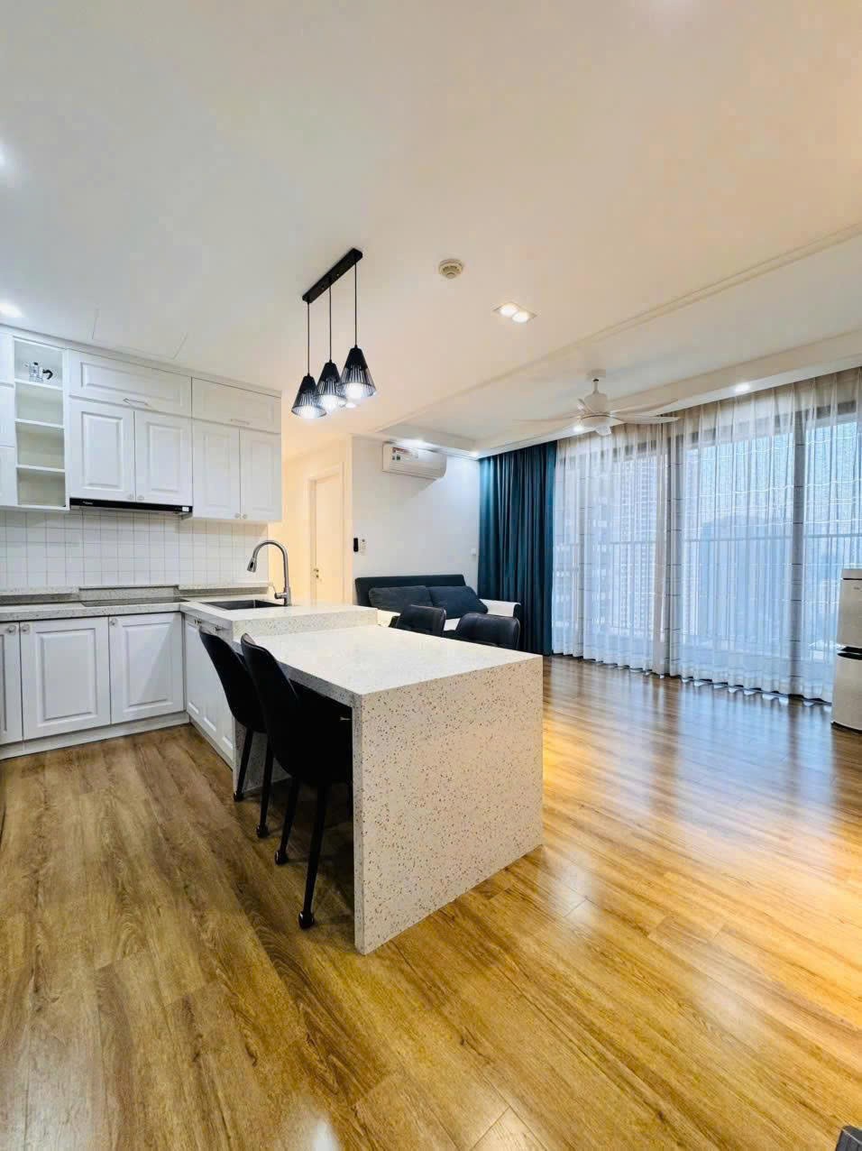 Cần bán Căn hộ chung cư dự án Vinhomes D'Capitale, Diện tích 98m², Giá 13 Tỷ