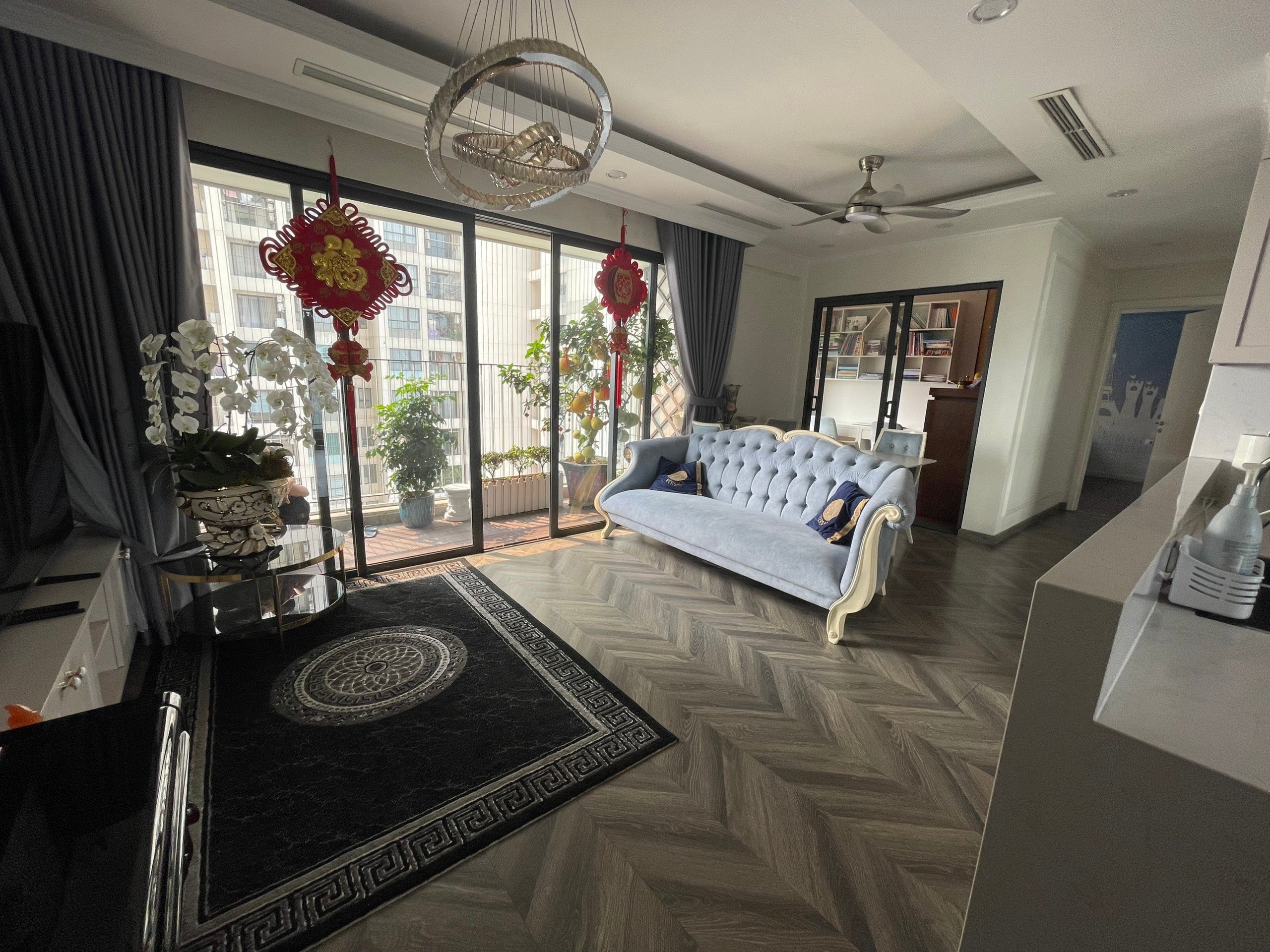 Bán căn 3 ngủ tại Vinhomes D'Capitale giá chỉ 13.4x tỷ, SHLD 6