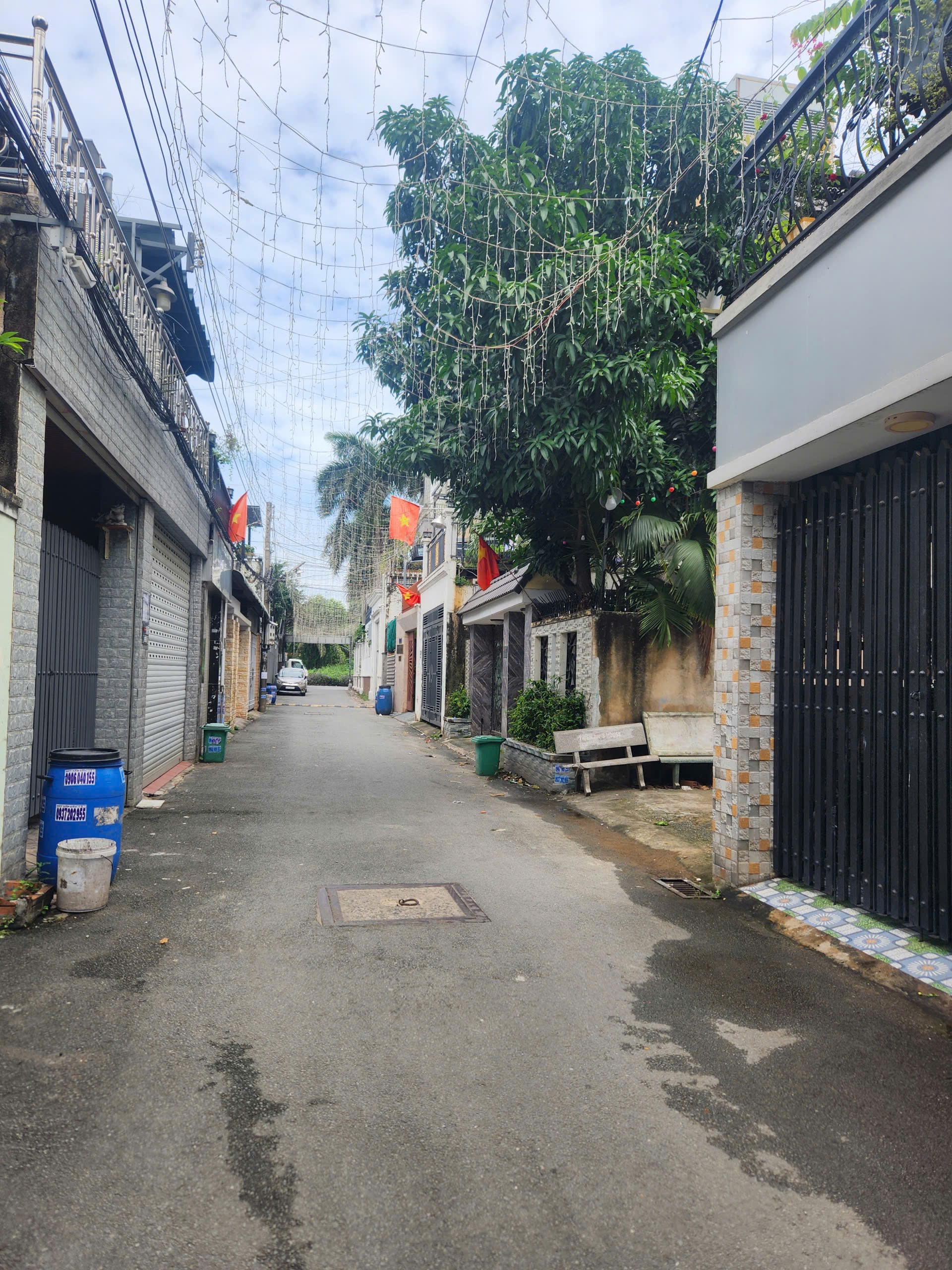 Nhà 3 tầng hẻm xe hơi thông - Đối diện Gigamall - gần 70m2 - Chỉ 6 tỷ hơn xíu