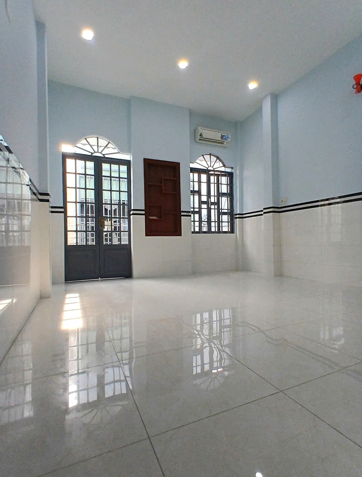 Giá 4.X TỶ – 4.2 x 12 M – NHÀ ĐẸP VÀO Ở NGAY – GẦN EMART & LÀNG HOA