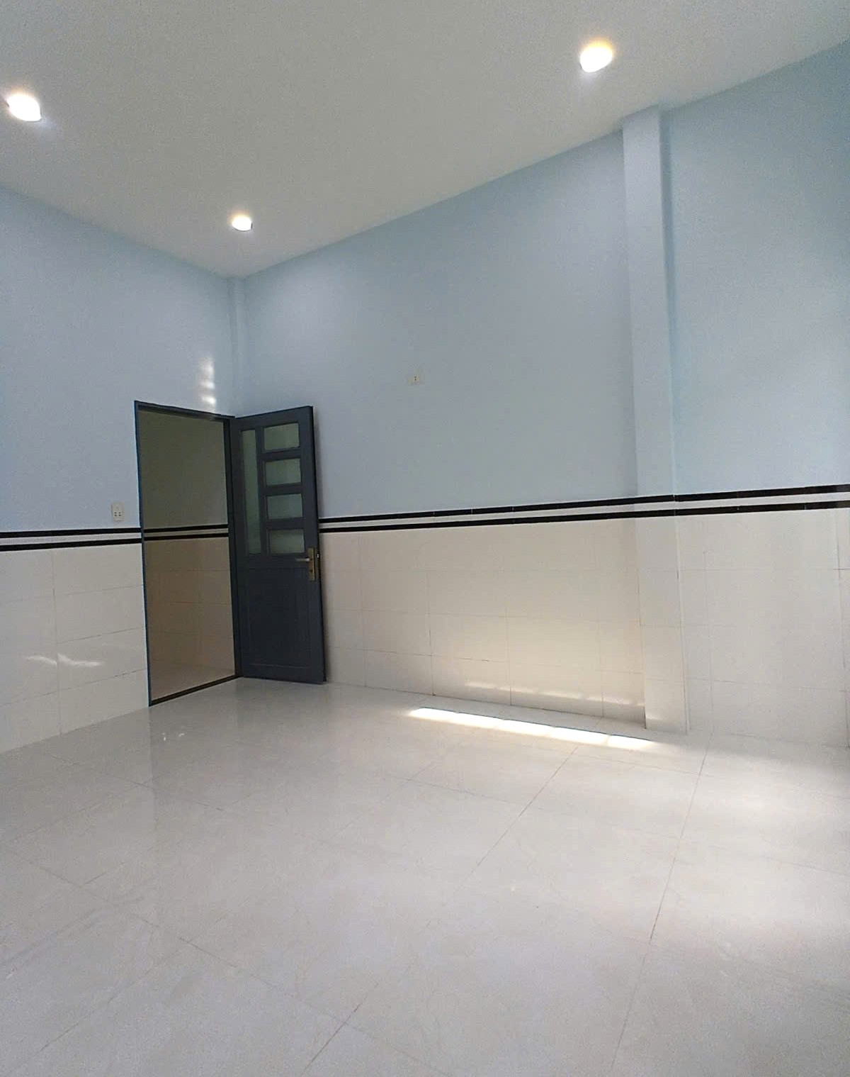 Giá 4.X TỶ – 4.2 x 12 M – NHÀ ĐẸP VÀO Ở NGAY – GẦN EMART & LÀNG HOA 5