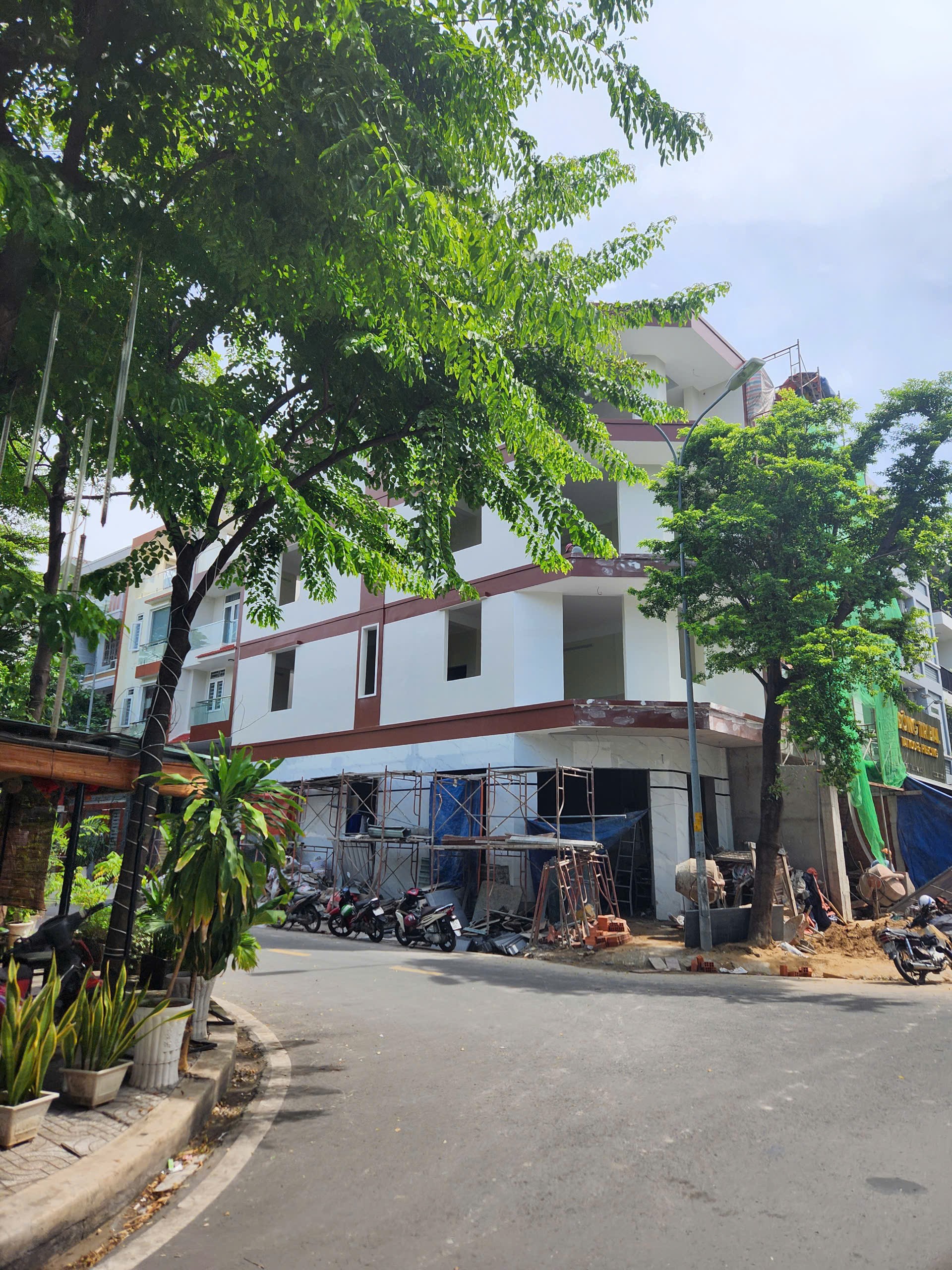 BÁN NHÀ 3 TẦNG - KHU DÂN CƯ HỒNG LONG - HIỆP BÌNH PHƯỚC - HƠN 80M2 - NHỈNH 8 TỶ