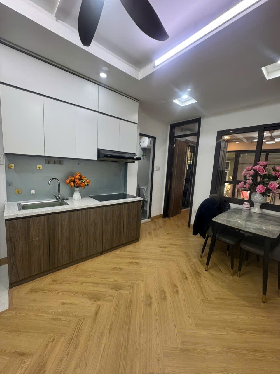 Bán căn hộ CCMN Hào Nam, Đống Đa 50m, 2 ngủ FULL ĐỒ giá 2.65 tỷ, 50M ra phố