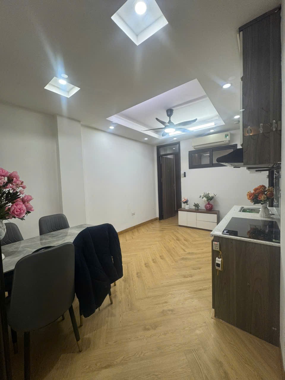 Bán căn hộ CCMN Hào Nam, Đống Đa 50m, 2 ngủ FULL ĐỒ giá 2.65 tỷ, 50M ra phố 2