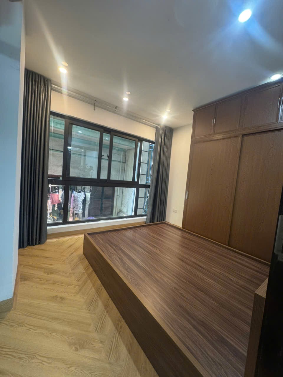 Bán căn hộ CCMN Hào Nam, Đống Đa 50m, 2 ngủ FULL ĐỒ giá 2.65 tỷ, 50M ra phố 3