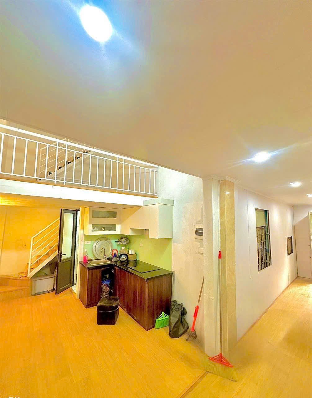 Cần cho thuê nhà riêng ngõ 84 Chùa Láng, Đống Đa 30m x 4T giá 11tr, NHÀ SẠCH - ĐẸP