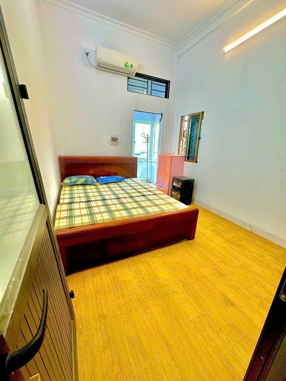 Cần cho thuê nhà riêng ngõ 84 Chùa Láng, Đống Đa 30m x 4T giá 11tr, NHÀ SẠCH - ĐẸP 3