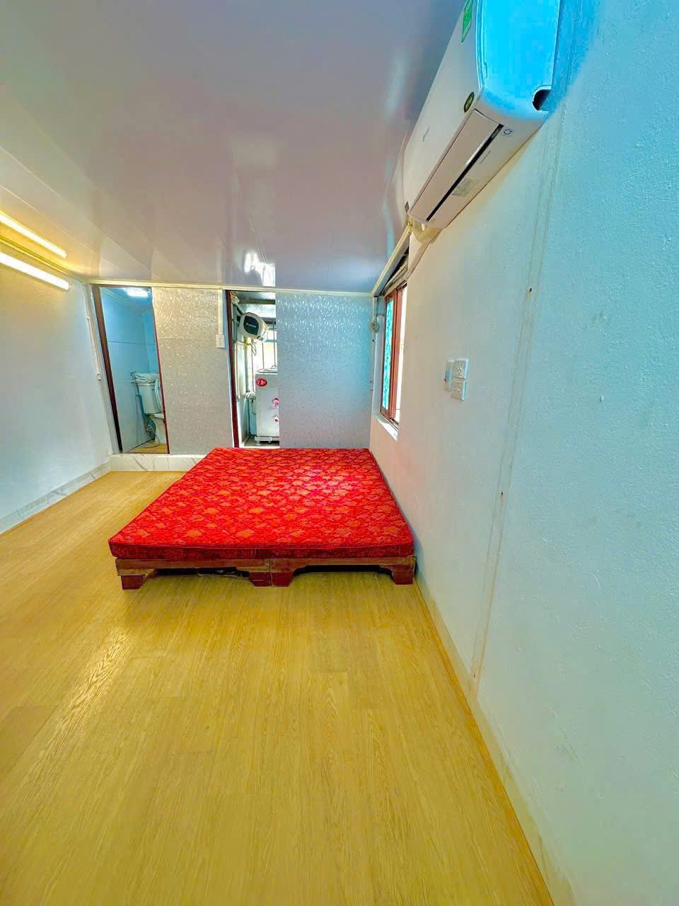 Cần cho thuê nhà riêng ngõ 84 Chùa Láng, Đống Đa 30m x 4T giá 11tr, NHÀ SẠCH - ĐẸP 4