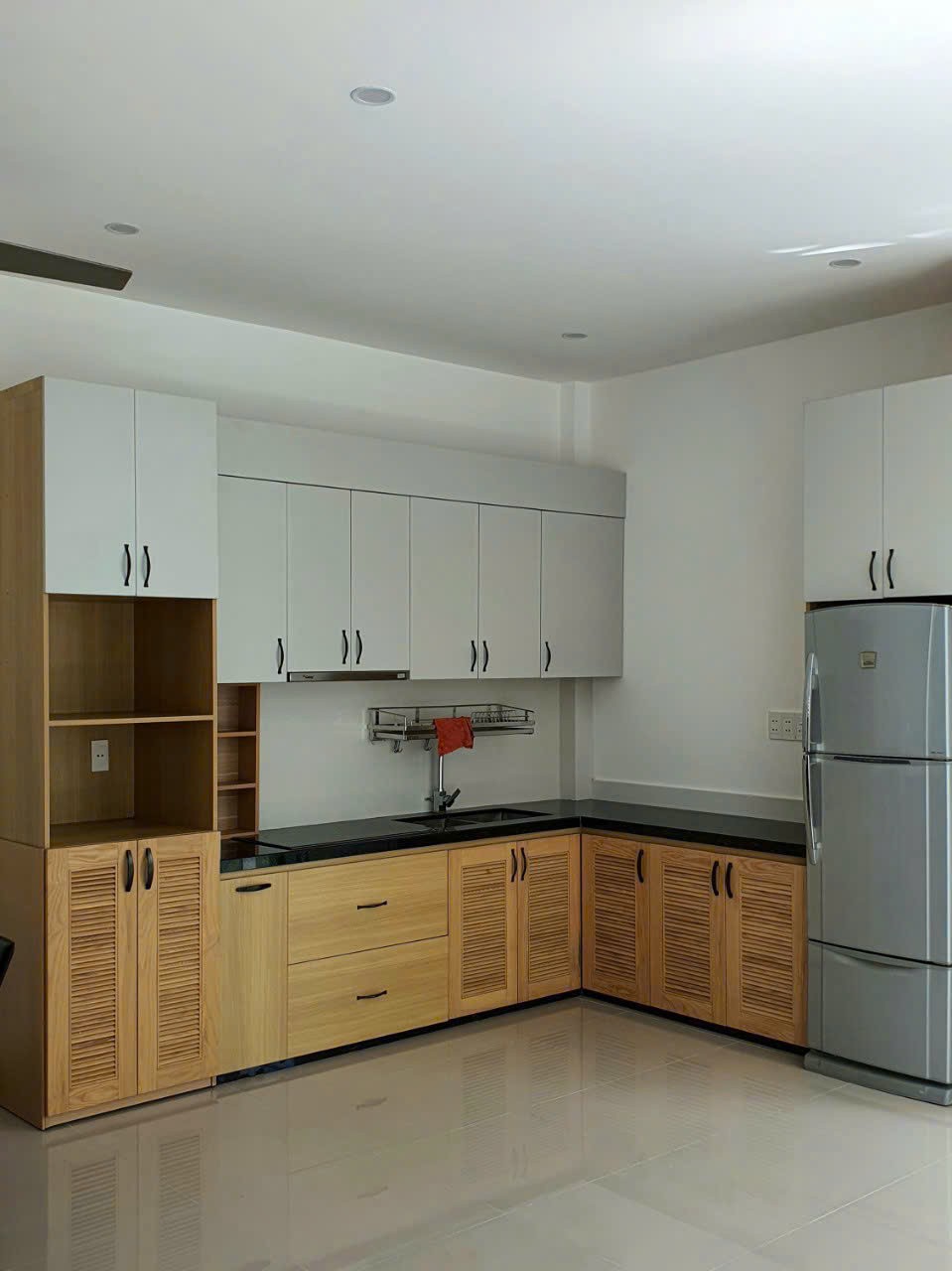 Căn Góc Hai Mặt Tiền Thoáng Đẹp Ngay Trung Tâm Nha Trang 4