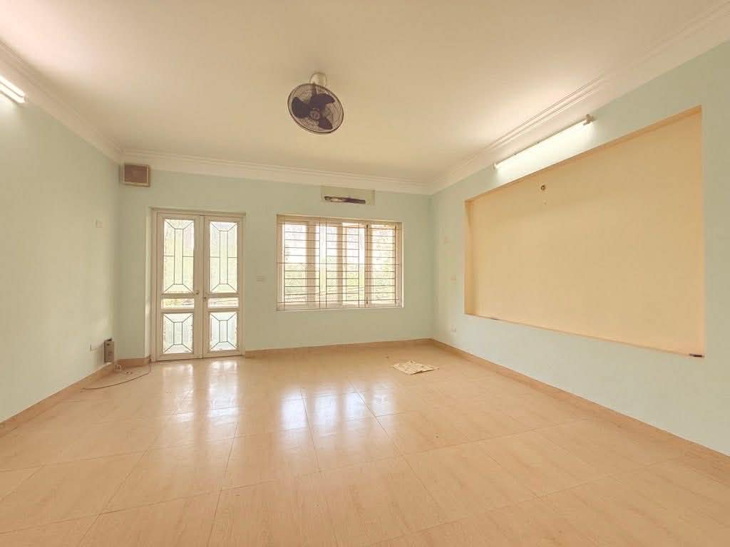 bán nhà Ngọc Thuỵ, ôtô tránh, gần đường Hồng Tiến kéo dài, sát chợ- TĐC Ngọc Thuỵ 5