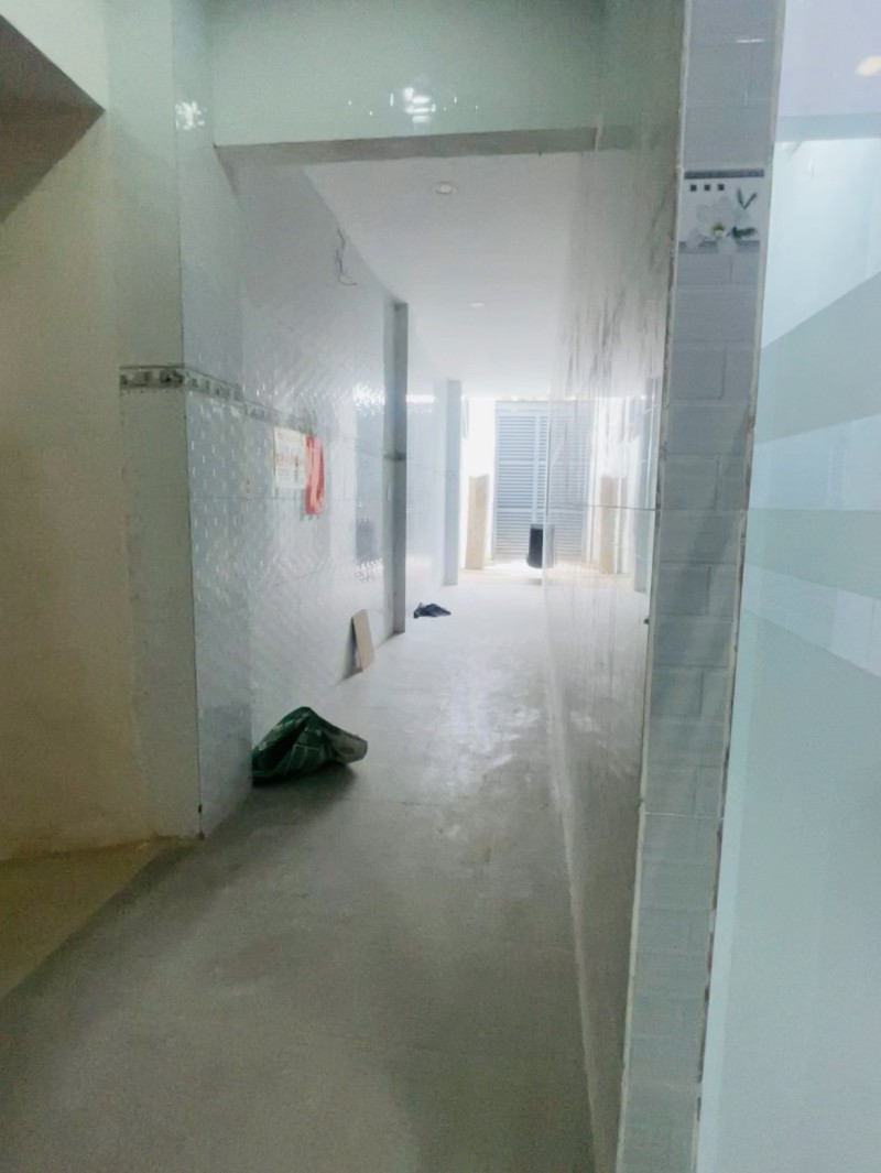 Bán nhà 3 tầng 130m2 ở đường số 6, Phường Linh Trung, Thủ Đức, TP HCM. Giá 10,15  tỷ, sổ hồng đầy